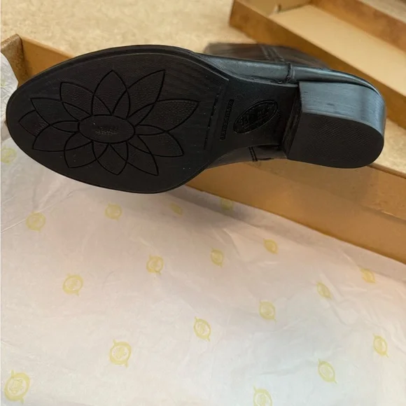 Born Kamryn Black Leather Knee-High Boots - Picture 2 of 10